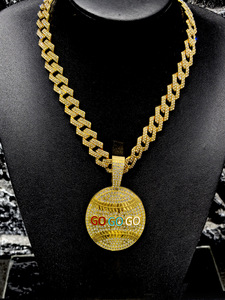 Set Regalo 3 Pezzi Hip Hop Donna Uomo: Orologio al Quarzo Cristallo Roma Iced Out, Collana e Bracciale da Basket - Product Image 5
