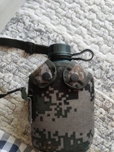 Échantillon gratuit Hong Ling Tactical Sport Canteen-Robuste SS304, corps incassable | Conceptions personnalisées + méga capacité de 64/87/128oz - Product Image 5