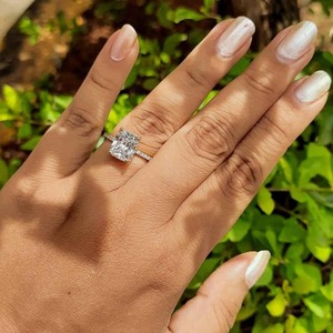Bague en moissanite très demandée avec un design moderne, idéale pour les anniversaires et les collections de cadeaux, disponible au prix de gros. - Product Image 4