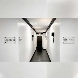 Prezzo di fabbrica targa porta Logo marchio personalizzato Non luminoso segno acrilico ufficio Lobby casa numero segno