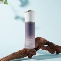Emballage cosmétique 50g 40ml 100ml 120ml Bouteille d'eau en verre blanc noir mat Pot de crème et ensemble de bouteilles de cylindre de lotion à bouchon doré