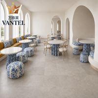 Ensemble de mobilier moderne pour hôtels et restaurants : banquettes, tables, chaises et tabourets sur mesure pour projets hôteliers