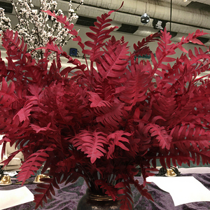 Arreglo de flores de techo suave con hojas de ciprés artificiales grandes, flores de boda <span class=keywords><strong>Nandina</strong></span> para decoración para salón de bodas, vegetación - Product Image 1