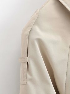 Gabardina Corta Cruzada para Mujer 2026 Personalizada - Chaqueta Cortavientos con Cuello Solapa, OEM/ODM por Fábrica de Ropa China de Prendas de Abrigo - Product Image 4