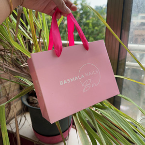 Piccolo lusso rosa patinato carta Kraft Tote nastro manico personalizzato commercio all'ingrosso regalo borsa di laminazione stampa di movimentazione - Product Image 3