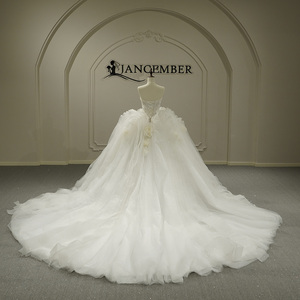 Robe de mariée moderne en tulle à manches longues Gt26038, ornements floraux 3D, coupe ajustée, style sirène, traîne chapelle, longueur ras du sol, 100% tulle - Product Image 2