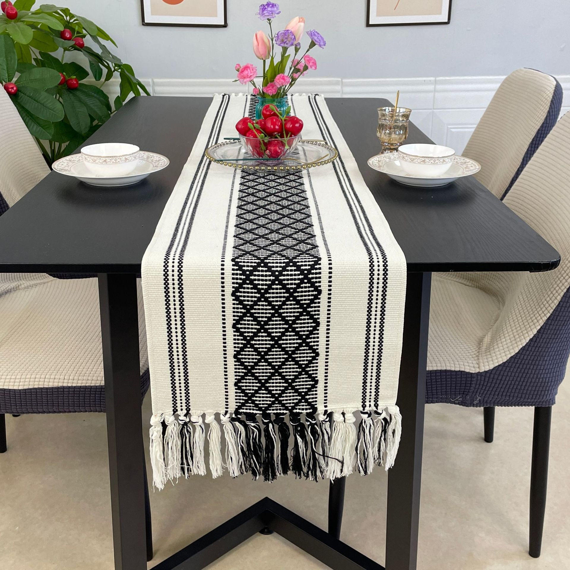 Светлая темно-желтая коричневая декоративная дорожка с кисточками в стиле бохо для журнального столика, обеденного стола