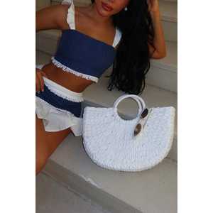 กระเป๋าผ้าใบสีขาวขนาดใหญ่สำหรับผู้หญิง ดีไซน์หรูหราด้วยวัสดุสาน เหมาะสำหรับใช้ในชีวิตประจำวัน - Product Image 1