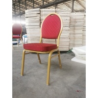 Chaise de banquet d'hôtel empilable en velours, avec dossier haut et structure métallique, idéale pour les mariages et événements – Vente en gros, style moderne et luxueux