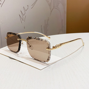 Gafas de Sol de Metal sin Marco con Borde Dentado, Lentes Degradadas con Protección UV400, Moda Femenina para Actividades al Aire Libre, Ciclismo, Conducción y Fiestas - Product Image 2