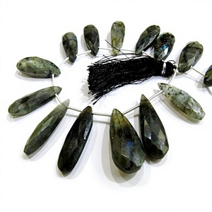 Labradorita natural en forma de pera, facetada, con destellos azules, en forma de briolette, hebra de cuentas de 9 pulgadas de largo. - Product Image 1