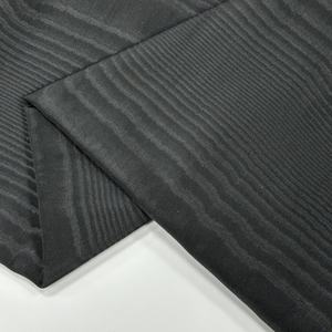 Nouveau <span class=keywords><strong>tissu</strong></span> en polyester à effet <span class=keywords><strong>moiré</strong></span>, finition effet <span class=keywords><strong>moiré</strong></span>, <span class=keywords><strong>tissu</strong></span> à effet visuel 3D, gaufrage pour robes et sacs - Product Image 6