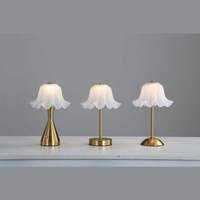 Lampe de table LED portable de luxe en fer, à commande tactile, intensité réglable, sans fil, batterie rechargeable, design européen, dôme flexible