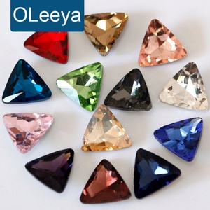 Strass en verre triangulaires 3D en cristal K9 de haute qualité Oleeya pour la fabrication de bijoux, accessoires de bricolage, perles de cristal en gros - Product Image 1