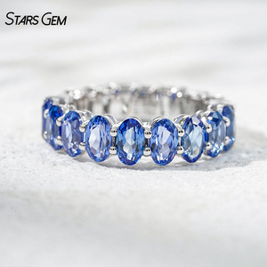 แหวนแต่งงานทองคำแท้ 10K ประดับเพชรแล็บโกรว์ทรงเรเดียนท์ 1.6 กะรัต และไพลินสีน้ำเงินรอยัล 2.7 กะรัต แบบครึ่งซีก จาก StarsGem Luxury - Product Image 4