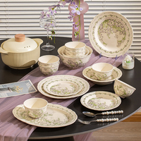 Ensemble de vaisselle en céramique de luxe, couleur jaune vert crème, fleurs, assiette et bol, hôtel, restaurant, ménage, pâtes, steak, porcelaine