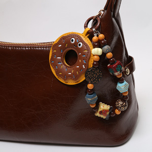 Correa para teléfono con cuentas estilo vintage americano, colgante de cuero con flor y estrella para bolso, llavero de donut, bonito colgante de cámara CCD para mujer - Product Image 2