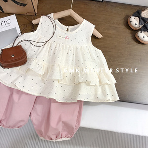 Conjunto de 2 piezas para niñas, cómodo top con volantes en capas, pantalones capri rosas, conjunto informal de verano para jugar en interiores y exteriores - Product Image 3
