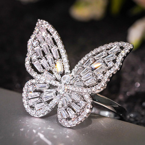 Anello a Farfalla per Donne, Design Semplice per Uso Quotidiano - Product Image 2