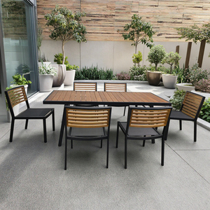 Ensemble de salle à manger d'extérieur 7 pièces en aluminium et teck pour patio et balcon, avec table en bois massif et 6 chaises en métal - Product Image 1
