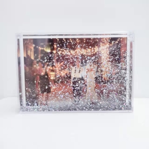 <span class=keywords><strong>Marco</strong></span> de fotos de <span class=keywords><strong>libro</strong></span> de nieve acrílico de alta calidad <span class=keywords><strong>Marco</strong></span> de sacudida rectangular para imágenes de agua Tamaños de 4x6 y 6 pulgadas con purpurina rosa - Product Image 6