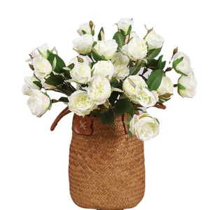 Ramo de Rosas Artificiales Qihao, Flores de Seda Rojas de 44 cm, Decoración para el Día de San Valentín, Accesorios para Fotografía en Exteriores - Product Image 4