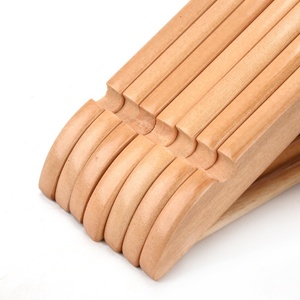 Móc Treo Bán Buôn Của Nhà Sản Xuất Giá Treo Quần Áo Cửa Hàng Logo Theo Yêu Cầu Giá Treo Áo Khoác Bằng Gỗ Tự Nhiên Móc Treo Khăn Trùm Đầu - Product Image 6