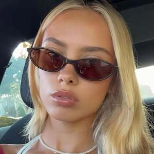 Gafas de Sol Retro 2025 con Logotipo Personalizado, Coloridas, con Marco Pequeño Ovalado, Protección UV400, para Hombre y Mujer - Product Image 1