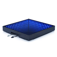 Panneau de sol LED RGB professionnel Abyss - Carreaux miroir infini multicolores pour l'éclairage haut de gamme des bars et discothèques