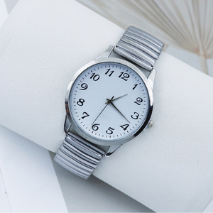 Montre à quartz pour homme, cadran vert, verre, bracelet en acier inoxydable de 20 mm, aiguilles en diamant, analogique de luxe, 41 mm, résistante à l'eau - Product Image 1