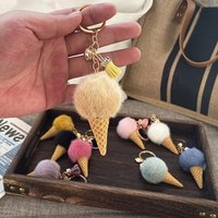 Porte-clés en peluche crème glacée pour sac à main, porte-clés de voiture, pendentif créatif en forme de cône pour sac à dos quotidien, ornement décoratif tendance