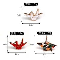 En gros, Broches et épingles en métal à motifs de dessins animés, créatives et mignonnes, broches grue, épingles décoratives japonaises, accessoires pour couples pour sacs et vêtements