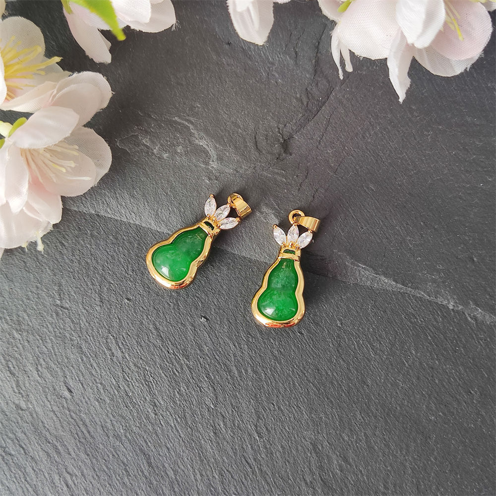 翡翠 花と葉のペンダントチャーム 翡翠 花と葉のペンダントチャーム 翡翠 花と葉のペンダント