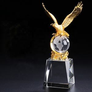 Trophée personnalisé en métal doré en forme d'aigle avec base en cristal, récompense pour souvenirs, cadeaux d'affaires, artisanat - Product Image 3