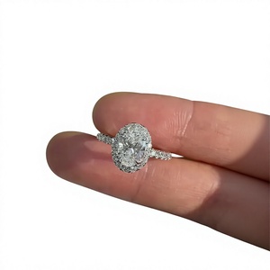 แหวนหมั้นเพชรทรงรีมินิมอลสำหรับผู้หญิง ทอง 14k เพชรเลี้ยงในห้องปฏิบัติการ ดีไซน์คลาสสิก รูปทรงฮาโล ได้รับการรับรองจาก IGI - Product Image 1