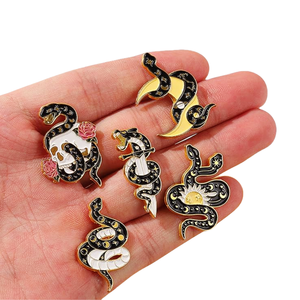 15 ans usine personnalisé 2025 ans Punk serpent dessin animé Animal émail épinglette métal artisanat badge - Product Image 1