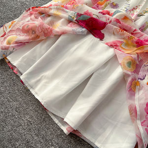 Ensemble deux pièces romantique à motifs floraux : haut court à manches bouffantes transparentes et jupe longue fluide, parfait pour les vacances d'été et les escapades à la plage - Product Image 6