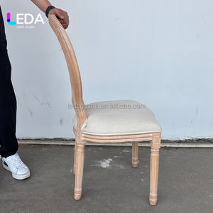 Chaise de salle à manger empilable LEDA en cuir PU, style bistrot moderne, durable, pour événements, inspirée des fermes anciennes françaises - Product Image 4