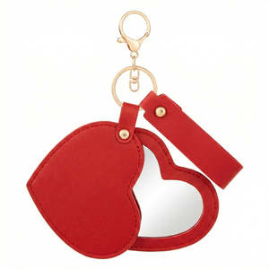 Espejo compacto de piel sintética en forma de corazón, rojo, plegable, con cierre dorado y correa para maquillaje en movimiento. - Product Image 1