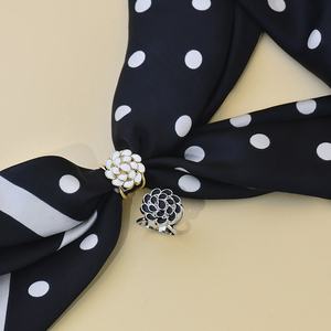 法国复古空姐方形真丝围巾配珍珠合金扣和餐巾戒指服装配件 - Product Image 1