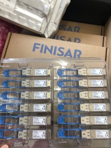 Module émetteur-récepteur optique à fibre monomode Finisar QSFP28 100GBASE-LR4 10km avec fonction WDM pour utilisation en réseau 100G FT - Product Image 5