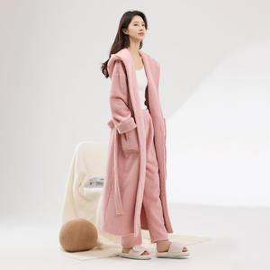 Peignoir en molleton doux et moelleux pour femmes - Product Image 1