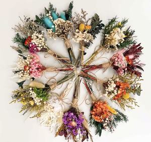 G208 Vente en gros <span class=keywords><strong>de</strong></span> fleurs séchées en vrac, arrangement floral, mini bouquet <span class=keywords><strong>de</strong></span> fleurs séchées naturelles pour la décoration <span class=keywords><strong>de</strong></span> la robe <span class=keywords><strong>de</strong></span> mariée et du marié - Product Image 1