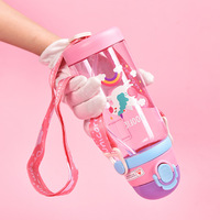 Bouteille d'eau en plastique avec couvercle à clapet, portable, pour étudiants, tasse à boisson scolaire, avec sangle d'épaule, pour l'été, les voyages en extérieur, mug citron en Tritan