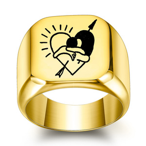 Anillo Unisex Cuadrado de Acero de Titanio de 18 mm con Grabado Láser de Corazón, Joyería de Moda, Regalo - Product Image 1