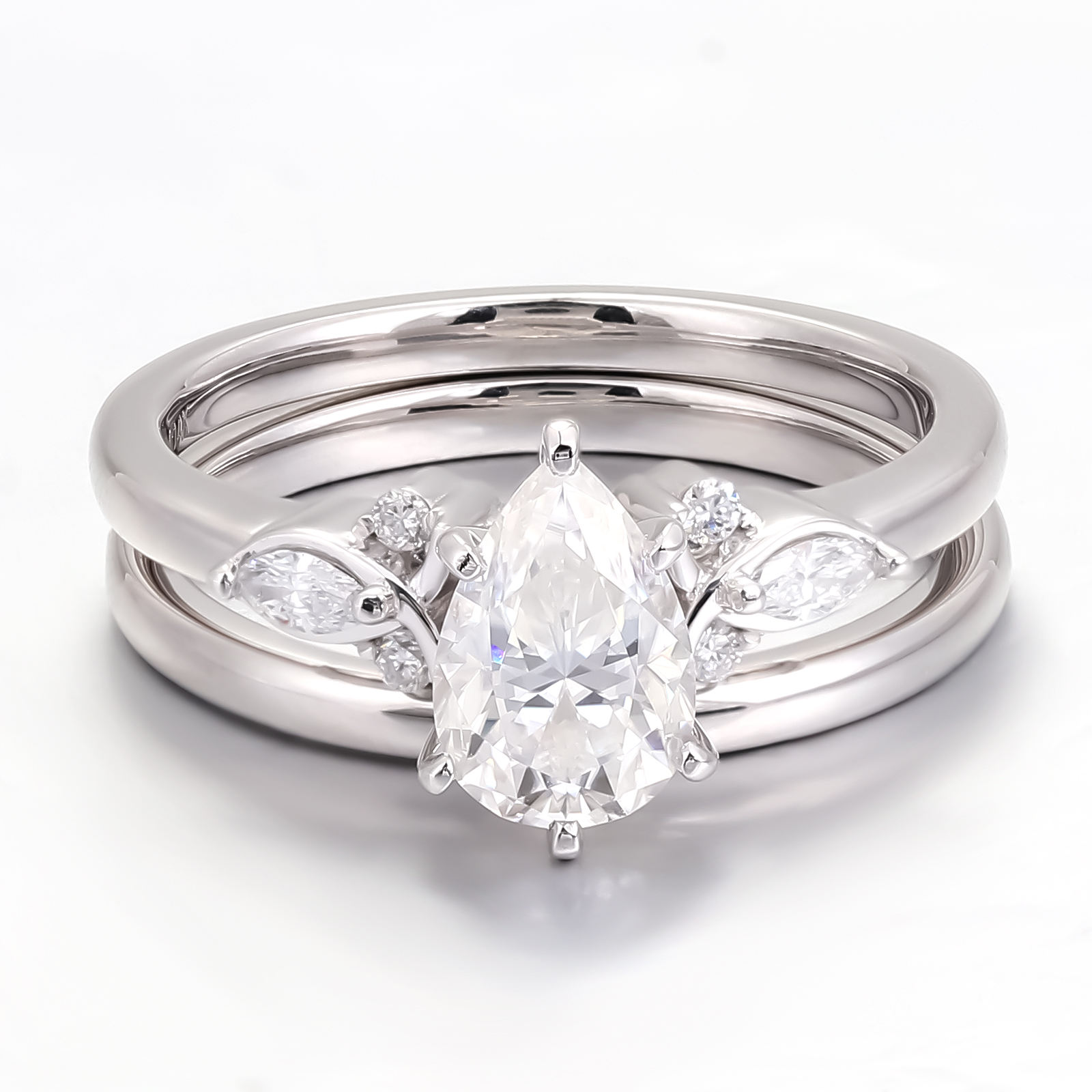 Real solid 18K gold moissanite ring