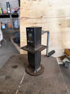 Nouveau CHENWEI 1500LB MINI Cric manuel pivotant à souder pour tube carré, pieds de support pliables pour levage et déplacement CE+ISO+TUV - Product Image 1