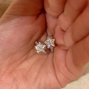 Pendientes de Plata Ley 925 con Cuarzo Rosa Natural Piedra de Amor Acabado Botón Hipoalergénicos Venta al por Mayor - Product Image 1