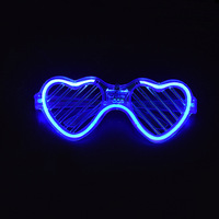 Lunettes en forme de cœur qui brillent dans le noir pour la Saint-Valentin, fournitures pour bars et événements KTV, accessoires de fête, petits cadeaux et jouets