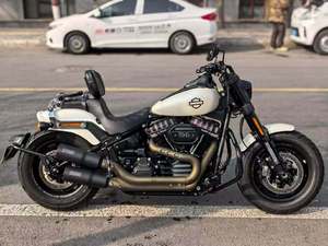 Harley-Davidson FatBob 114V, <span class=keywords><strong>moteur</strong></span> bicylindre refroidi par eau, moto cruiser américaine, alliant style et performance - Product Image 3